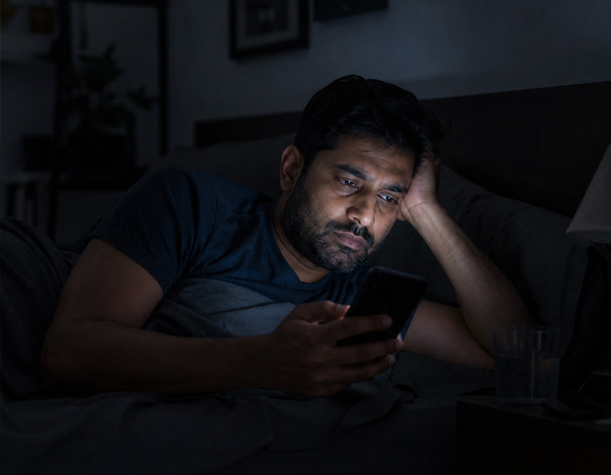 📱 Blue light blocks melatonin